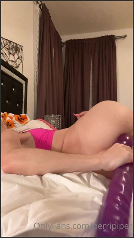 Lila Analdildo von Piper Perri