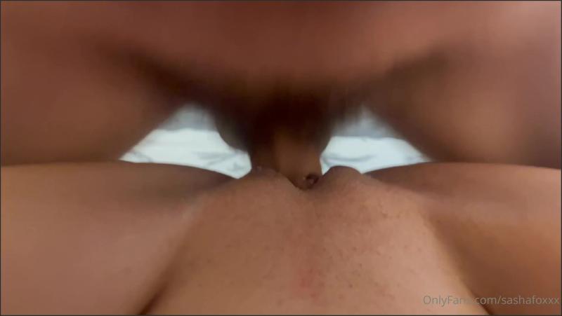 Sasha Foxxx kommt und fickt weiter