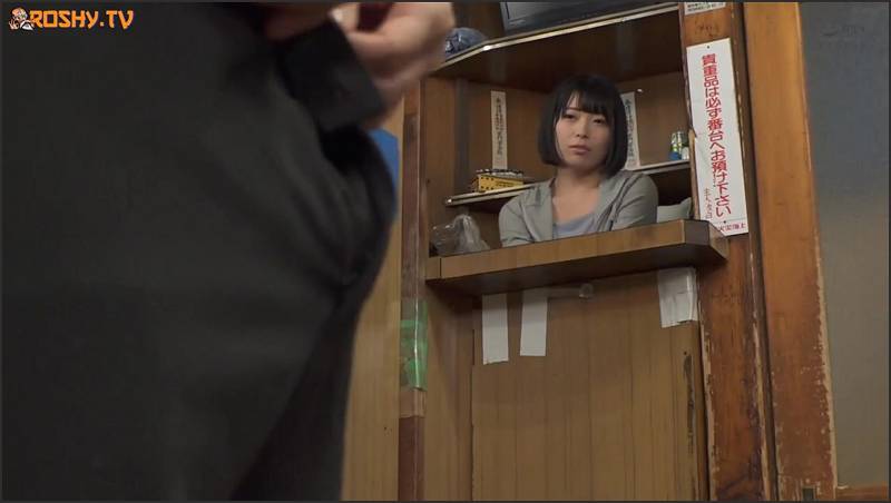 Pornostars am Strand bumst mit einem wildfremden Kerl